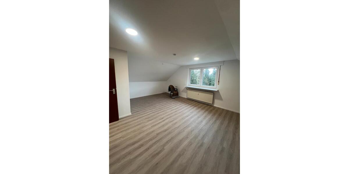 Dachgeschoßwohnung Dörentrup - 2.5 Zimmer, 68 m&sup2;, 460&euro; | Angebot:25054979