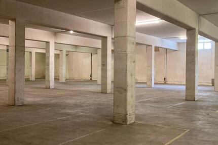 Großzügige Lagerfläche aufgeteilt in 2 Bereiche insgesamt ca. 1.920 m² in SchwarzenbachSaale - Kellergeschoss mit Rampe - LKW-Zufahrt auf dem Areal - verkehrsgünstige Lage zimmer