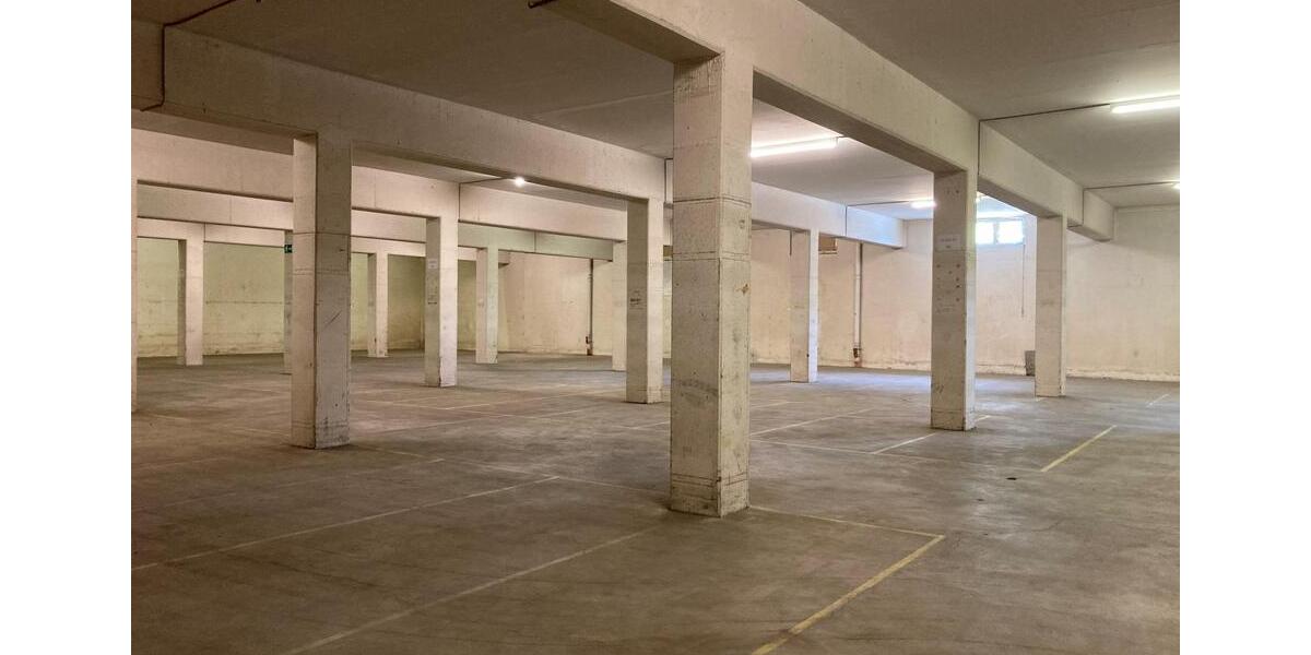 Großzügige Lagerfläche aufgeteilt in 2 Bereiche insgesamt ca. 1.920 m² in SchwarzenbachSaale - Kellergeschoss mit Rampe - LKW-Zufahrt auf dem Areal - verkehrsgünstige Lage zimmer