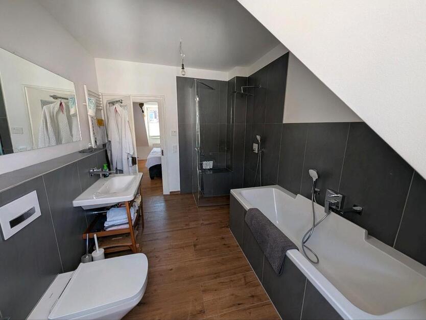 Stilvoll wohnen-4 Zimmer AltbauWohnung über 2 Etagen HD Altstadt