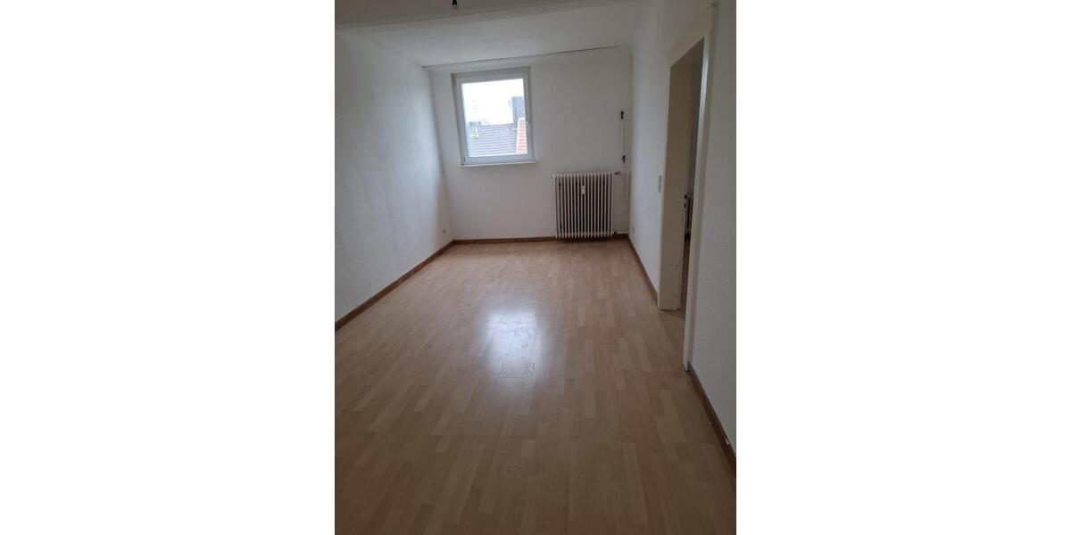Dachgeschoßwohnung Bous - 3 Zimmer, 90 m&sup2;, 600&euro; | Angebot:25988099