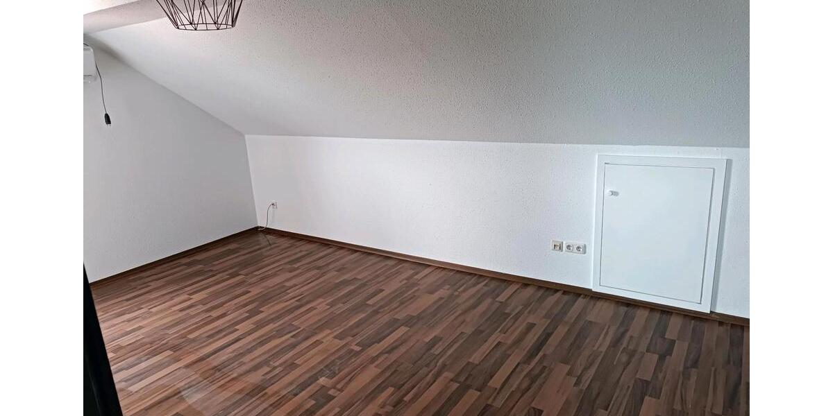 Dachgeschoßwohnung Regenstauf - 3 Zimmer, 60 m&sup2;, 900&euro; | Angebot:26635426