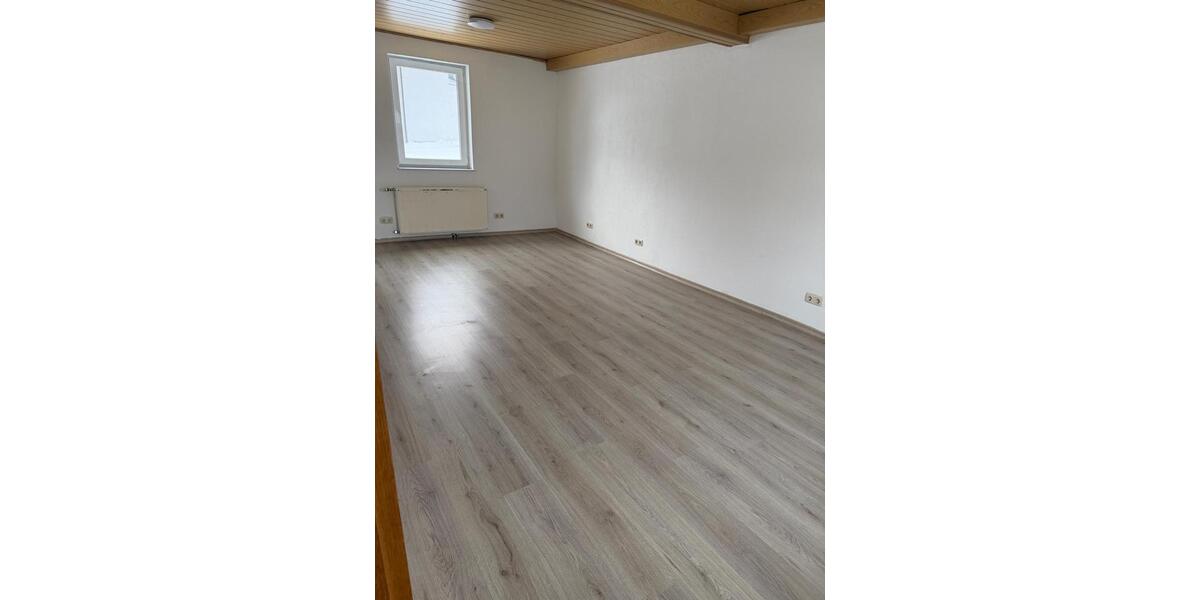 Etagenwohnung Bad Laasphe - 4 Zimmer, 170 m&sup2;, 1.200&euro; | Angebot:24842524