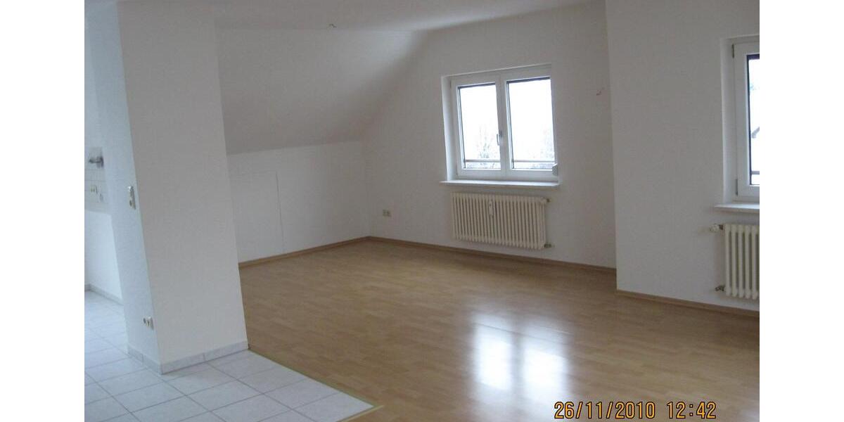 Dachgeschoßwohnung Burgthann - 4.5 Zimmer, 103 m&sup2;, 980&euro; | Angebot:25174904