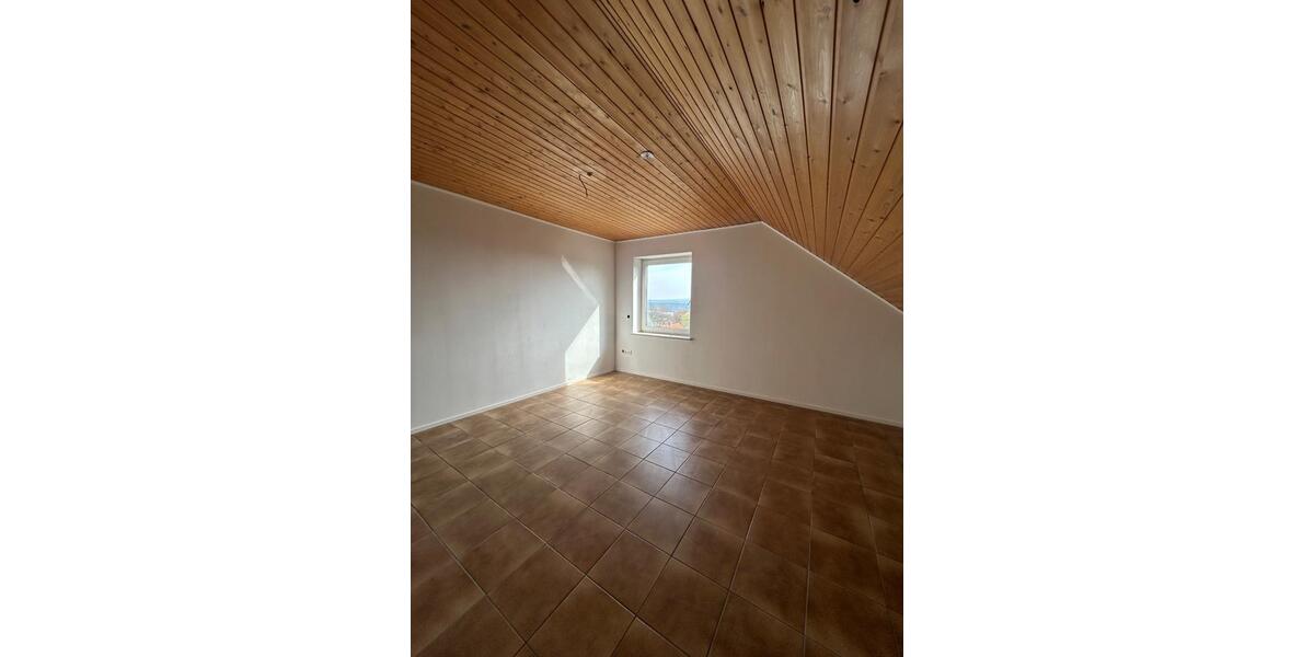 Dachgeschoßwohnung Sulzbach-Rosenberg Rosenberg - 3.5 Zimmer, 97 m&sup2;, 1.150&euro; | Angebot:26095795