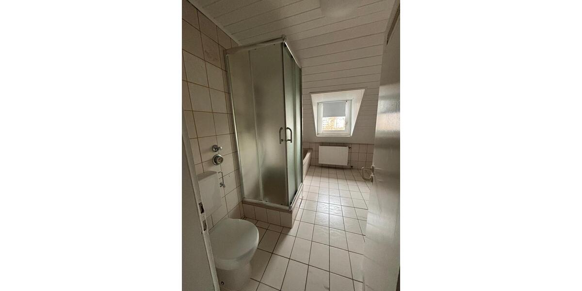 FRISCH MODERNISIERTE WG-ZIMMER – ERSTBEZUG IN BESTER LAGE 4 zimmer