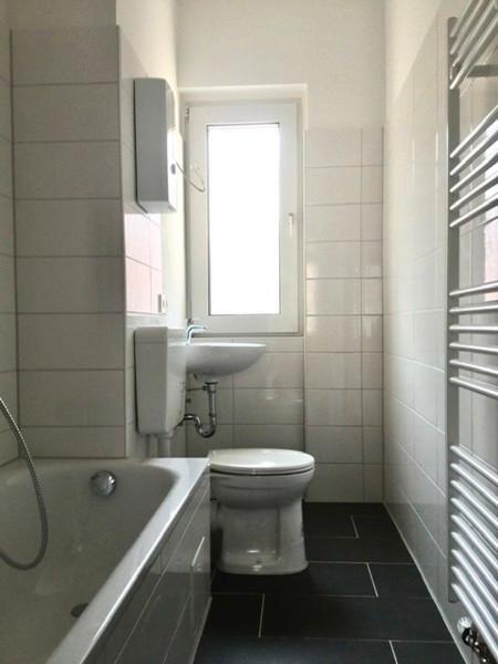 Sanierte und renovierte 2-Zimmer-Wohnung mit Balkon und Tageslichtbad