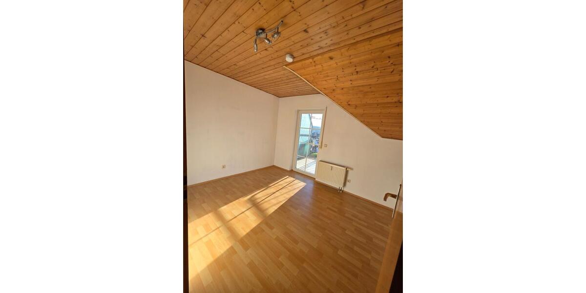 Schöne Dachgeschosswohnung in zentraler Lage - Dachgeschoßwohnung Florstadt | Angebot:24351624