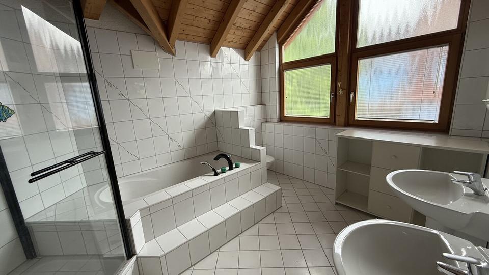 Einfamilienhaus Wangen - 6.5 Zimmer, 212 m&sup2;, 2.250&euro; | Angebot:26560284