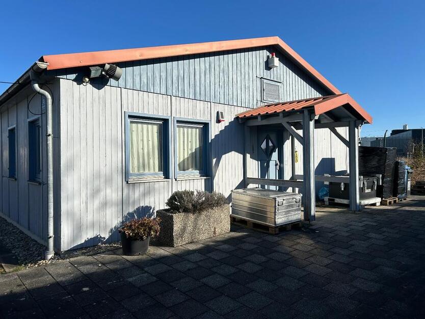 310 qm Gewerbefläche für Handwerk, Lagerfläche, Büros