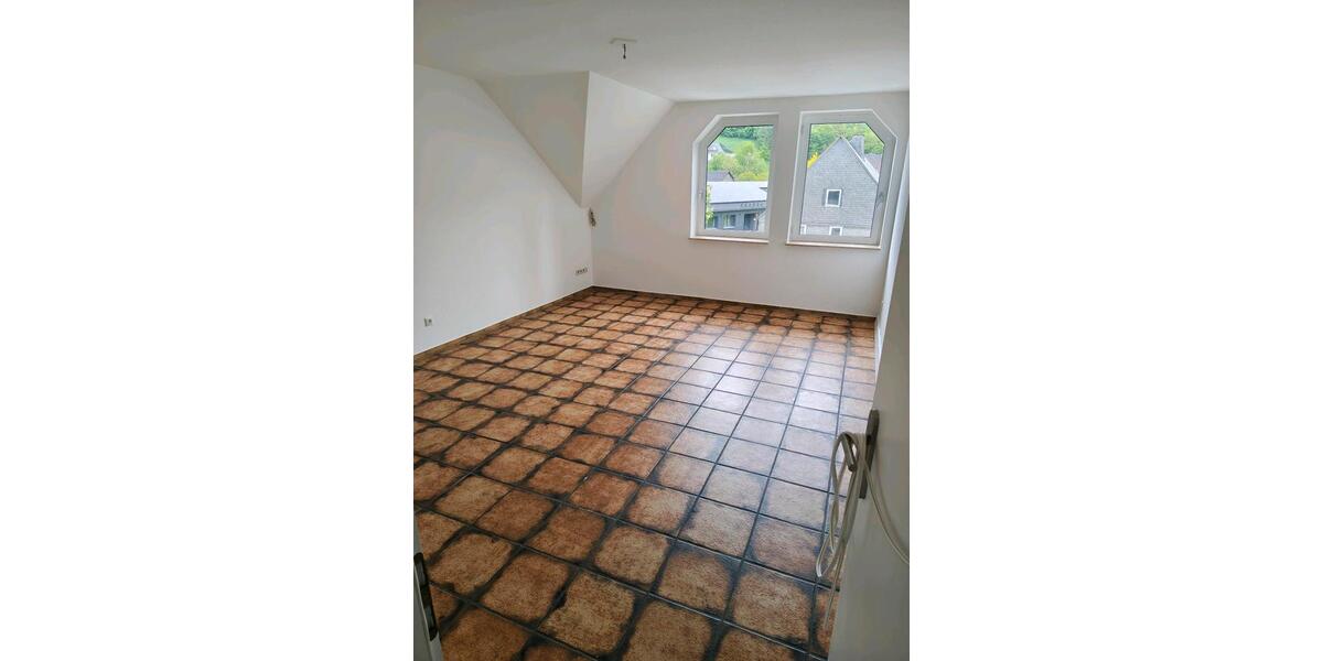 Dachgeschoßwohnung Lennestadt - 3 Zimmer, 70 m&sup2;, 500&euro; | Angebot:26690656