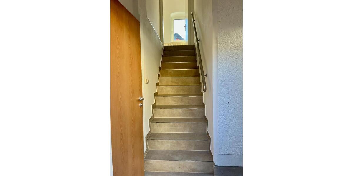 Etagenwohnung Gröditz - 3 Zimmer, 100 m&sup2;, 650&euro; | Angebot:26335100
