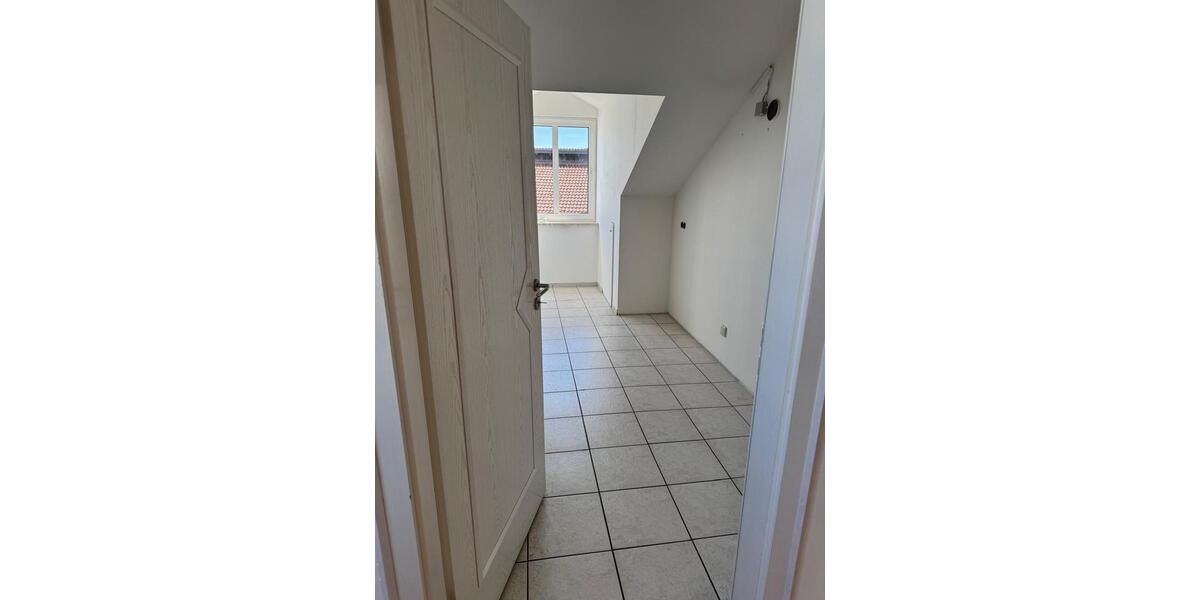 Dachgeschoßwohnung Schöllnach - 2 Zimmer, 88 m&sup2;, 600&euro; | Angebot:26101489
