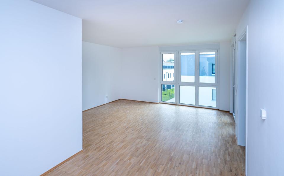 Neubau (Erstbezug!) BARRIEREFREI und seniorengerechte moderne 2-Zimmer-Wohnung in Roth mit Loggia, zentral aber im Grünen 2 zimmer