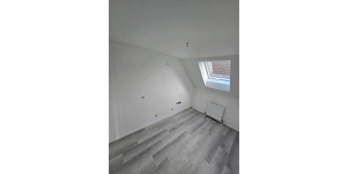 Dachgeschoßwohnung Radevormwald - 3 Zimmer, 76 m&sup2;, 1.100&euro; | Angebot:26506469