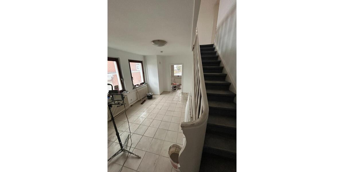 Einfamilienhaus Garbsen - 6 Zimmer, 150 m&sup2;, 2.000&euro; | Angebot:24342503