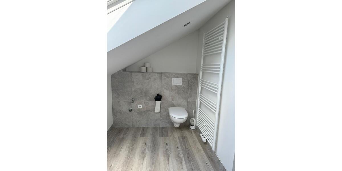 Neuwertige 4 Zimmer Dachgeschosswohnung 4 zimmer