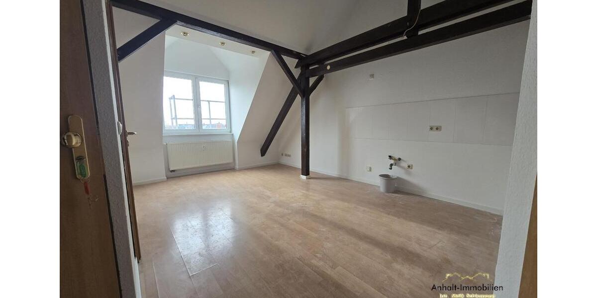 Dachgeschoßwohnung Bitterfeld-Wolfen Bitterfeld - 2 Zimmer, 37 m&sup2;, 296&euro; | Angebot:25851987