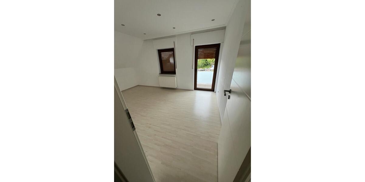 Dachgeschoßwohnung Wittlich - 3 Zimmer, 90 m&sup2;, 1.200&euro; | Angebot:26651645