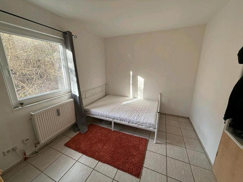 Möbliertes Zimmer in 3-Zimmer-Wohnung zu vermieten