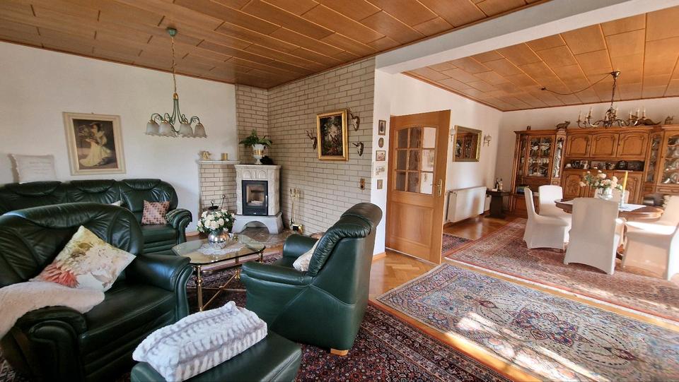 Einfamilienhaus Holzminden - 12 Zimmer, 320 m&sup2;, 2.300&euro; | Angebot:26037589