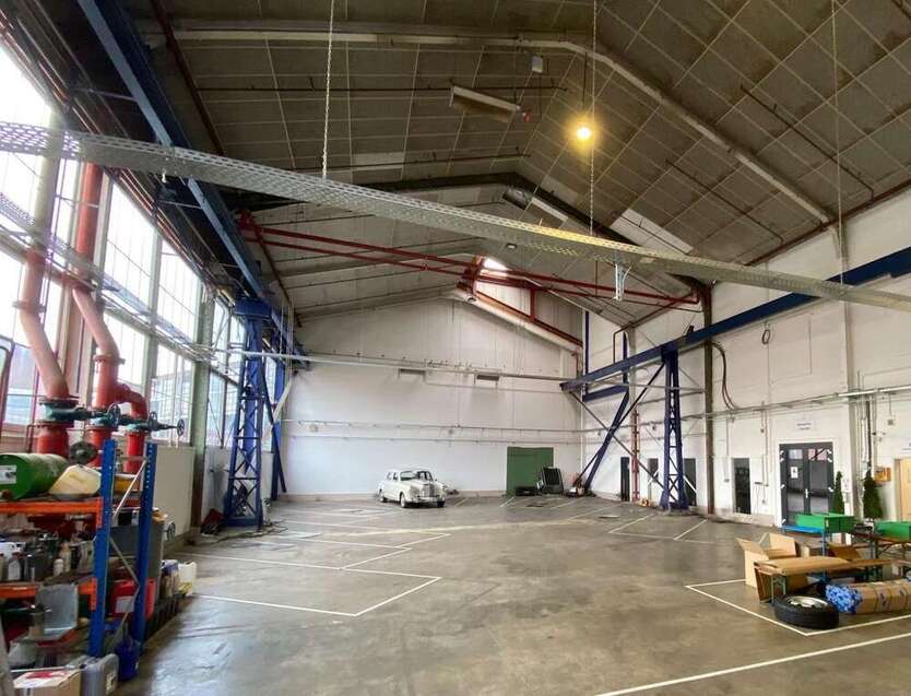 Halle in Köln 2.450 € 232 m²