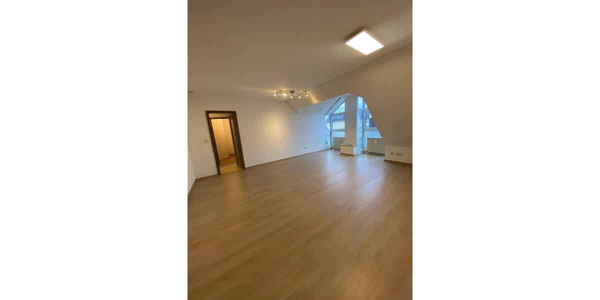 Dachgeschoßwohnung Bayreuth City - 2 Zimmer, 62 m&sup2;, 680&euro; | Angebot:25053283