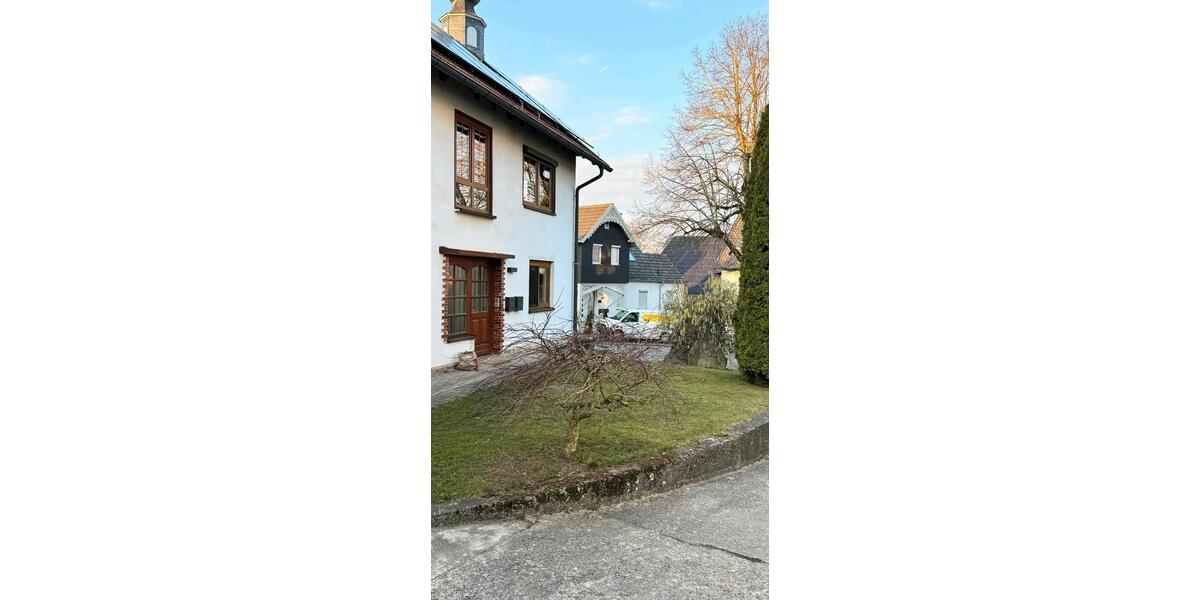 Etagenwohnung Großheirath - 5 Zimmer, 125 m&sup2;, 740&euro; | Angebot:26251085