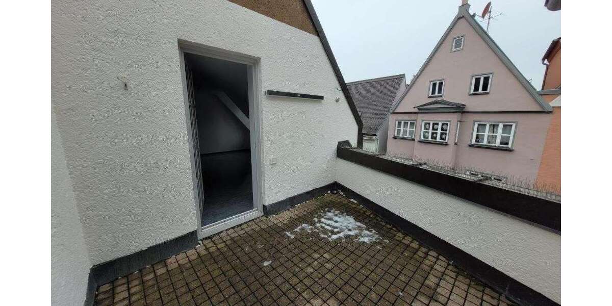 Etagenwohnung Augsburg - 3 Zimmer, 152 m&sup2;, 2.000&euro; | Angebot:24910194