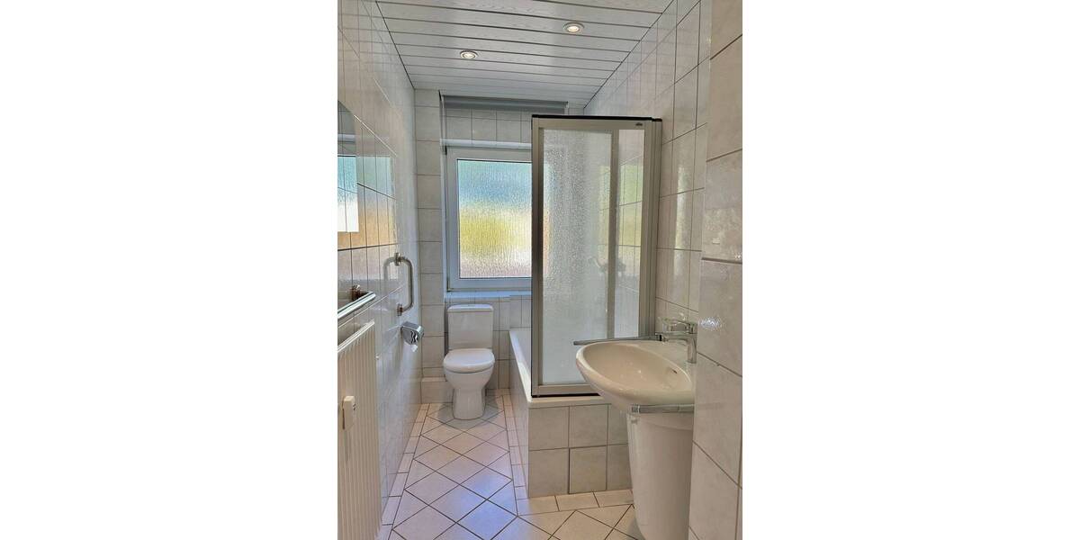 Etagenwohnung Wiesbaden Biebrich - 4 Zimmer, 85 m&sup2;, 1.150&euro; | Angebot:26388724