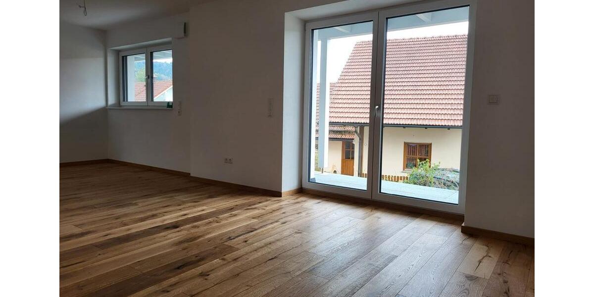 Erdgeschoßwohnung Neukirchen - 3 Zimmer, 106 m&sup2;, 980&euro; | Angebot:26496156