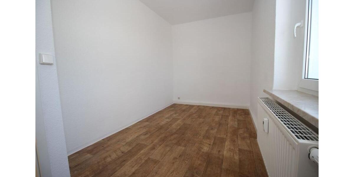 NEU RENOVIERT! **3-Zimmer-Wohnung mit neu saniertem Badezimmer im 1. OG zu vermieten** 3 zimmer