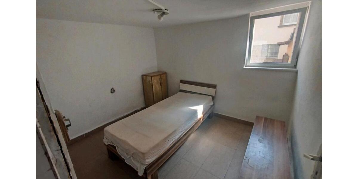 Wohnen auf Zeit Geldersheim - 8 Zimmer, 150 m&sup2;, 350&euro; | Angebot:26303500