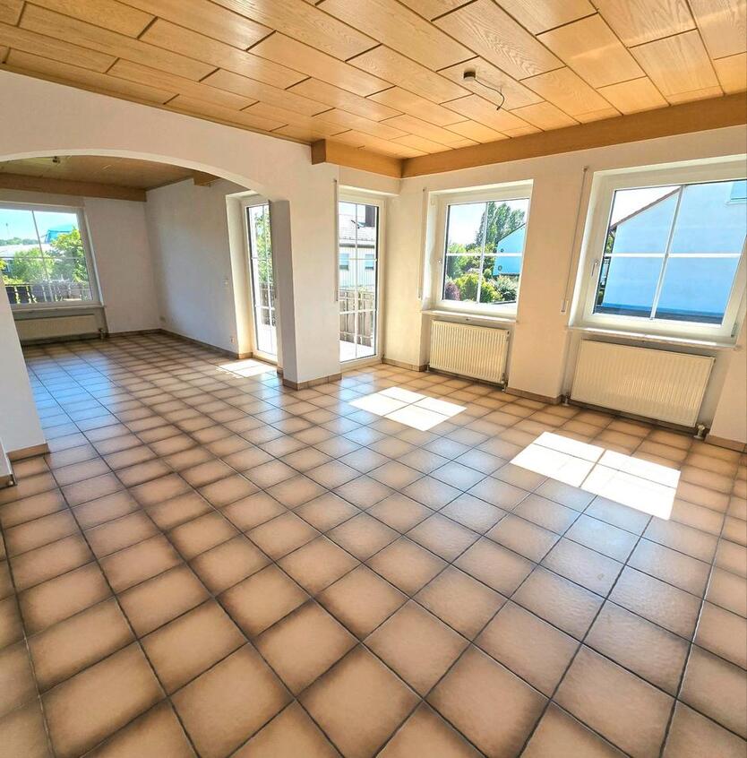 Helle und großzügige 4,5 Zimmer Wohnung