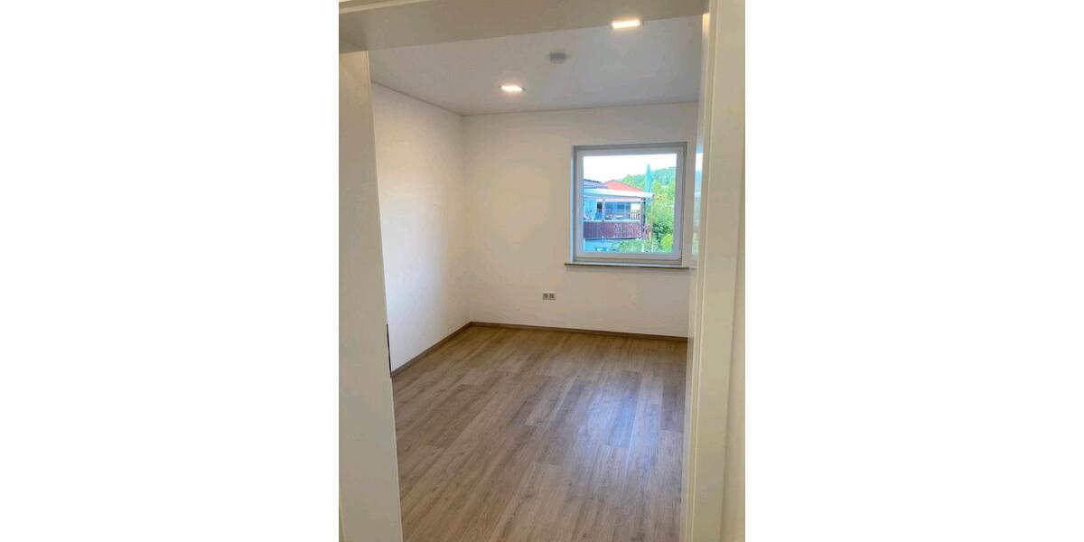 Erdgeschoßwohnung Sulzfeld - 4 Zimmer, 132 m&sup2;, 1.280&euro; | Angebot:26288314