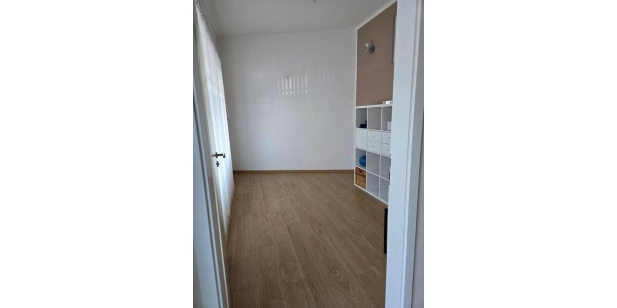 Leopoldshöhe PhysiopaxisBüroraum zur vermieten ca.80m²(50+30m²) zimmer