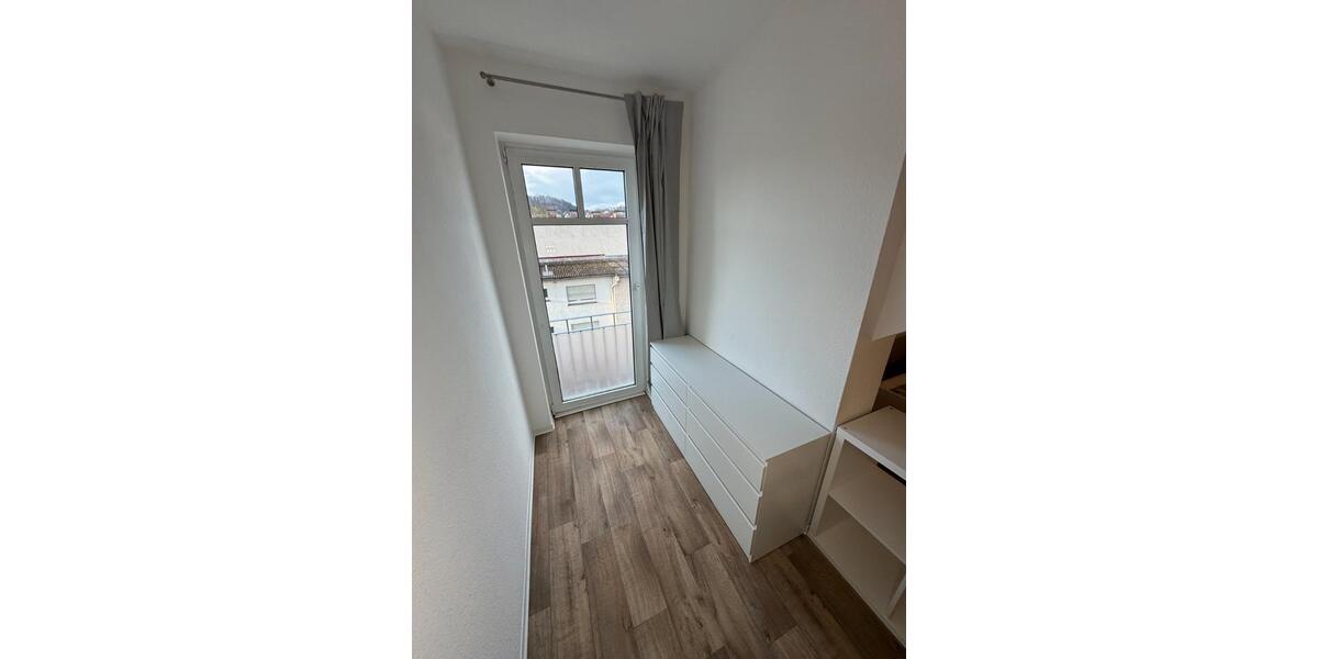 Dachgeschoßwohnung Marburg - 1 Zimmer, 22 m&sup2;, 380&euro; | Angebot:26004074
