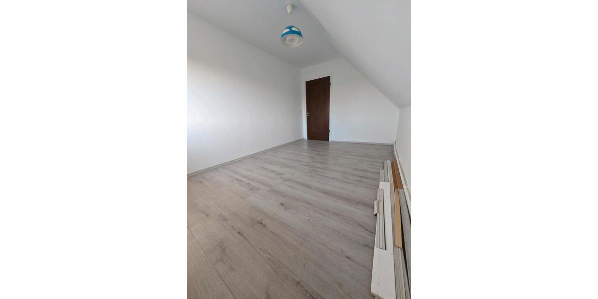 Dachgeschoßwohnung Bergen - 4 Zimmer, 100 m&sup2;, 700&euro; | Angebot:26025255