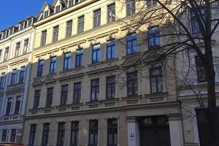 Wohnung zum Mieten in Halle 320 € 35.09 m²