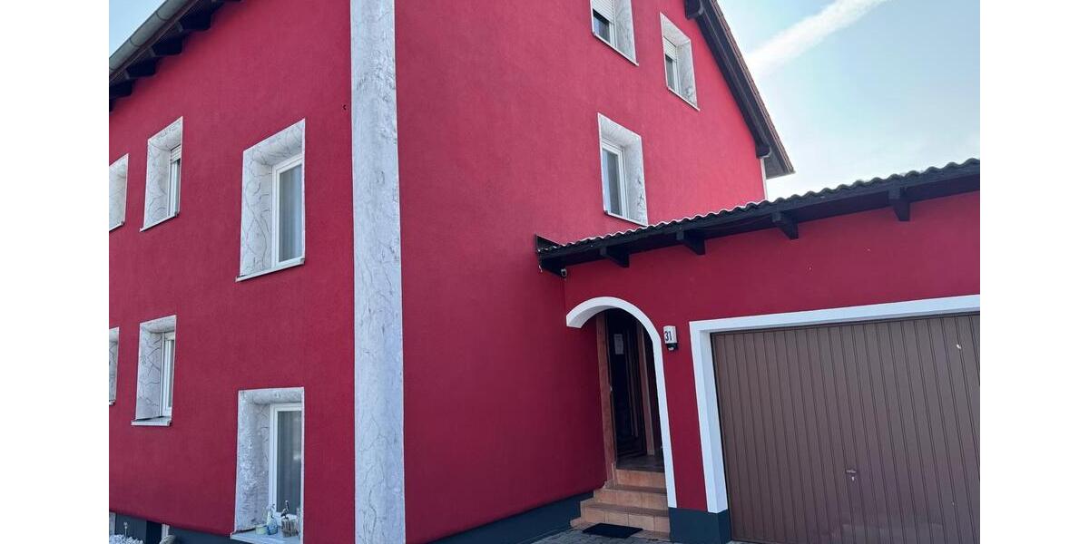 Dachgeschoßwohnung Wenzenbach - 3 Zimmer, 90 m&sup2;, 900&euro; | Angebot:25217472