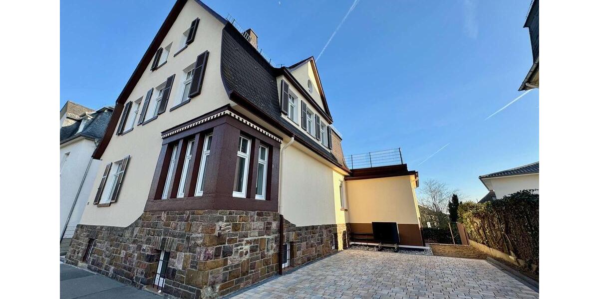 Exquisite Altbauwohnung mit traumhafter Dachterrasse 3 zimmer