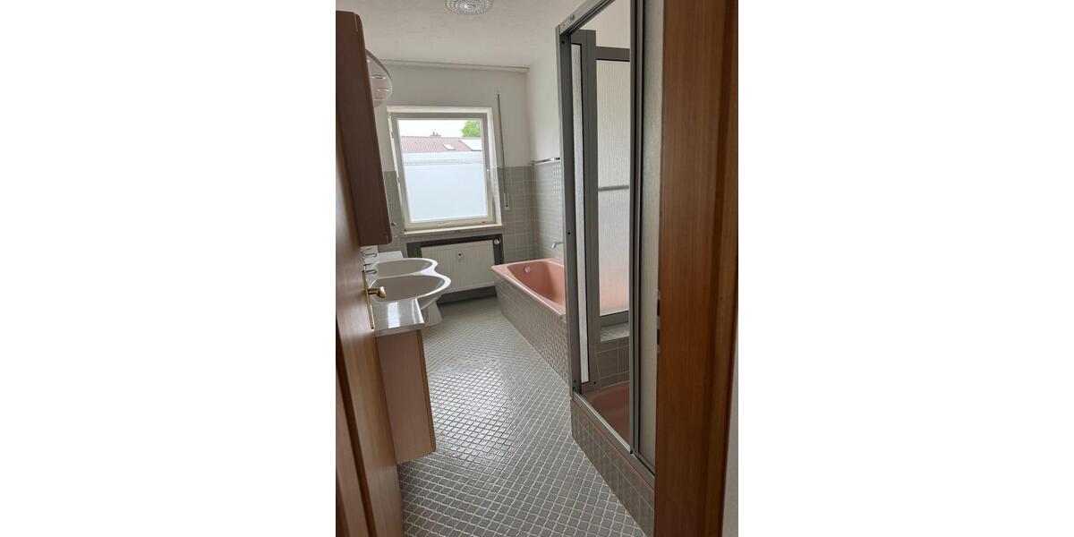 Etagenwohnung Simbach - 4 Zimmer, 97 m&sup2;, 850&euro; | Angebot:25823271