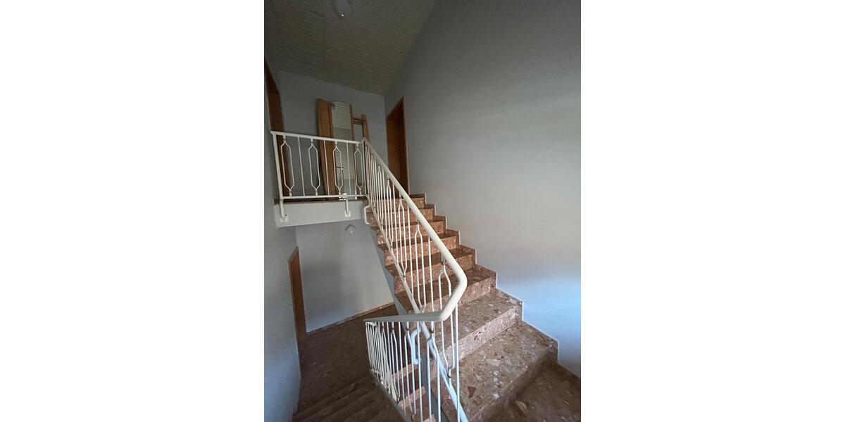 Etagenwohnung Querfurt - 3 Zimmer, 123 m&sup2;, 890&euro; | Angebot:25589515