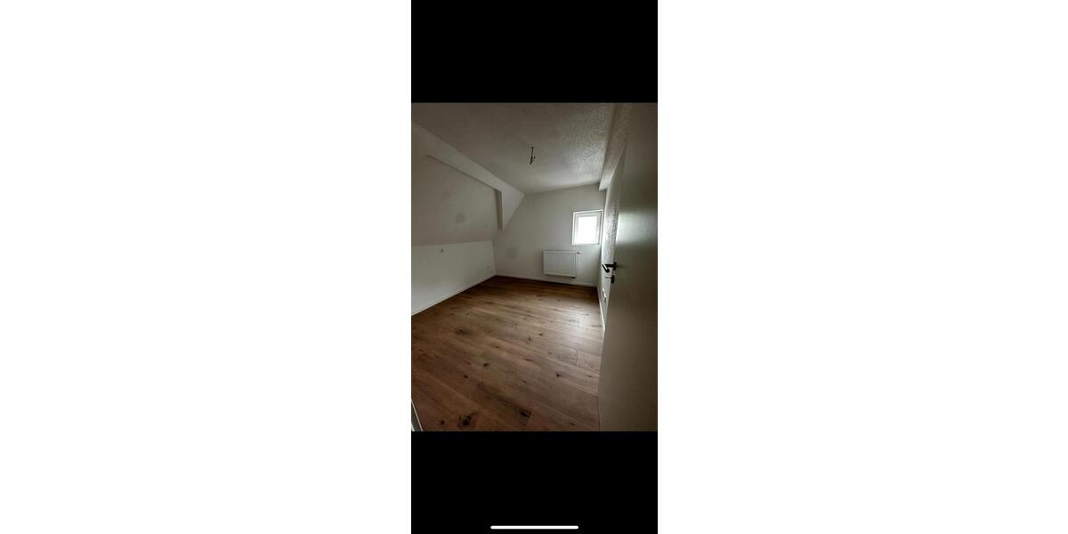 Dachgeschoßwohnung Hohberg - 3 Zimmer, 68 m&sup2;, 800&euro; | Angebot:25083203