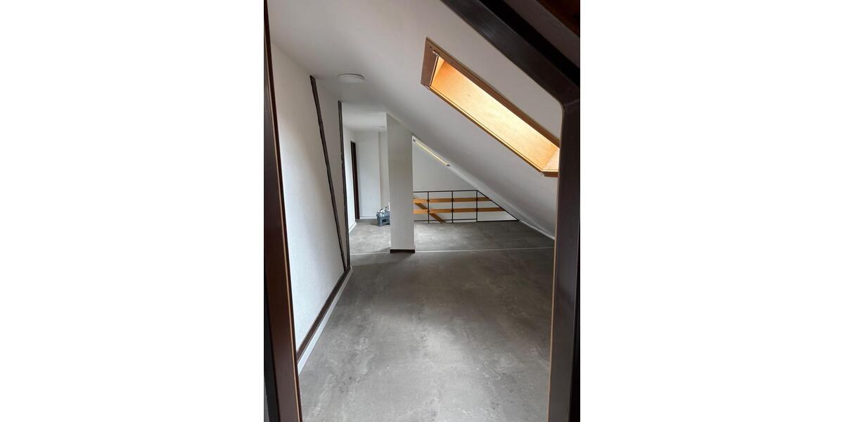 Dachgeschoßwohnung Wiesbaden Biebrich - 2 Zimmer, 60 m&sup2;, 900&euro; | Angebot:26592076