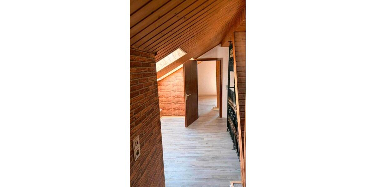 Dachgeschoßwohnung Borken (Hessen) - 3 Zimmer, 108 m&sup2;, 860&euro; | Angebot:26552811