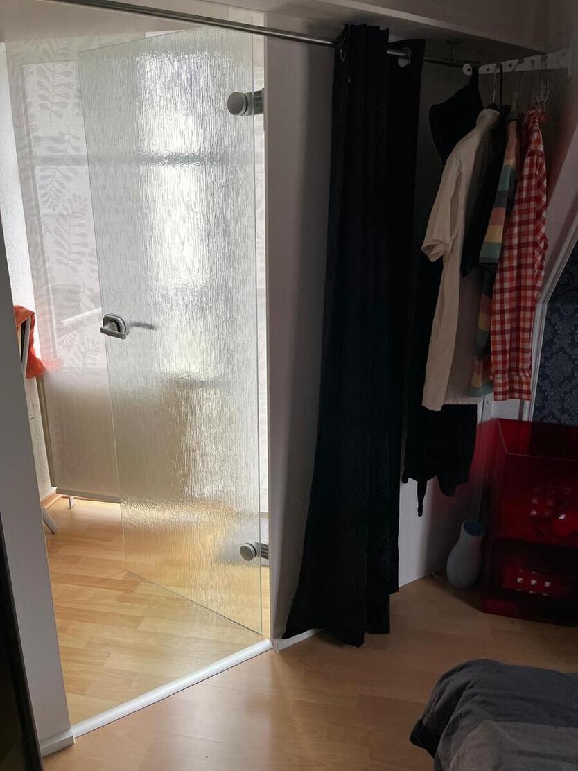 Helle 3,5-Zimmer-Galeriewohnung in Mockritz mit Balkon ( EBK + weitere Möbel können erworben werden) 2.5 zimmer