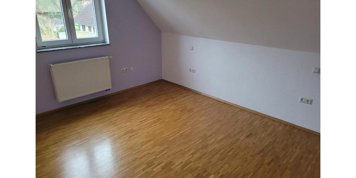 Dachgeschoßwohnung Iphofen - 3 Zimmer, 82 m&sup2;, 800&euro; | Angebot:26612632