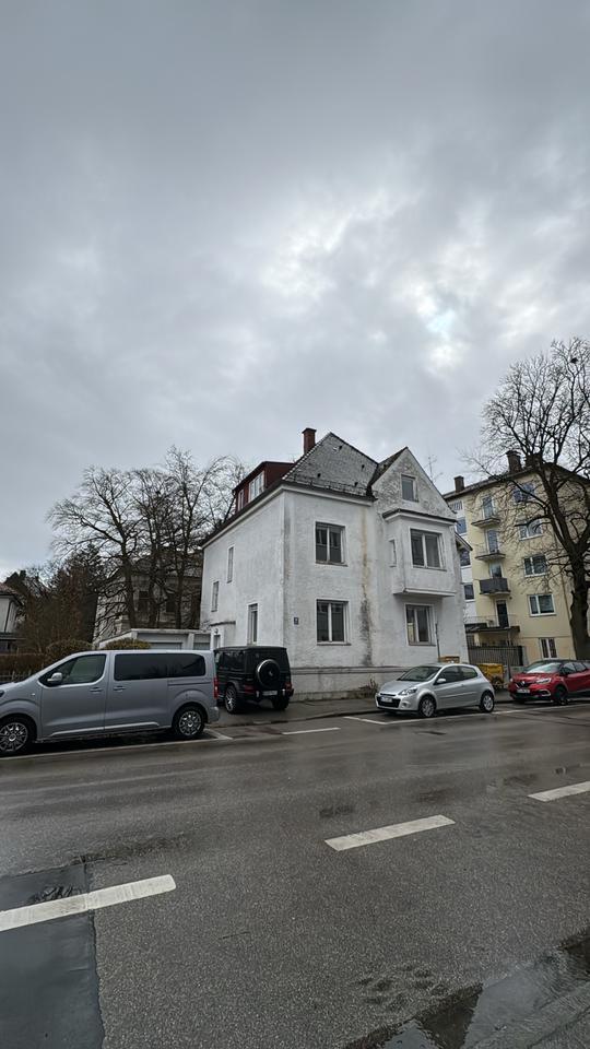 Freistehende Altbauvilla mit 9 Apartments