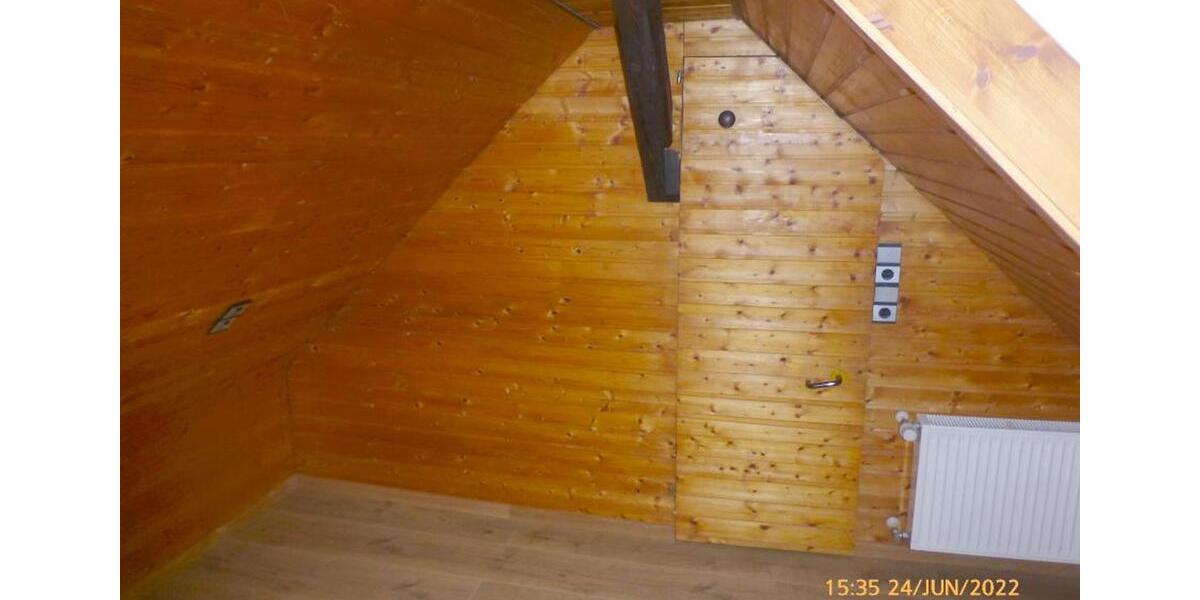 Dachgeschoßwohnung Niedernhausen - 3 Zimmer, 90 m&sup2;, 870&euro; | Angebot:26181056